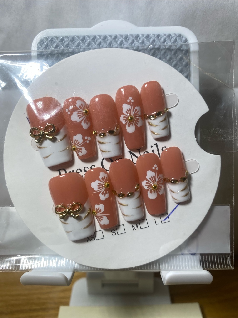 Peach Floral Press-On Nail Set with Gold Accents - Women Makeup